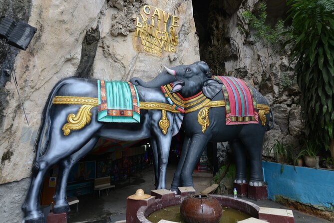 3-Hour Countryside and Batu Tour in Malaysia - Guides and live commentary: why it feels personal even in a busy place