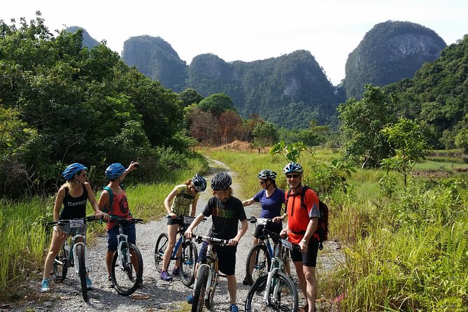 3-in-1 Ultimate Borneo Expedition Adventure - Kuching Morning: Getting on the Sarawak River Fast