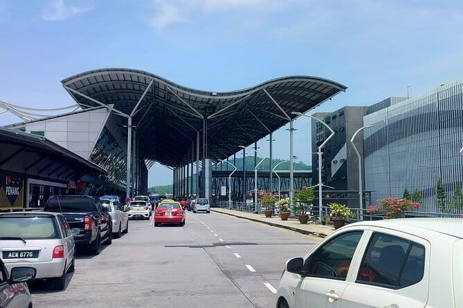 8 Hours of Penang Tour - Gurney Drive hawker centre: how to eat fast and sit smart