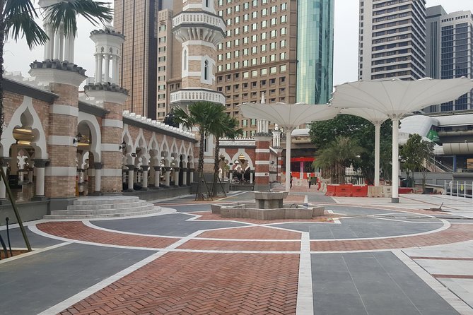 Aquaria KLCC Admission with Kuala Lumpur City Famous Landmarks - Tugu Negara and Dataran Merdeka: memorial sites that connect KL’s past to the street