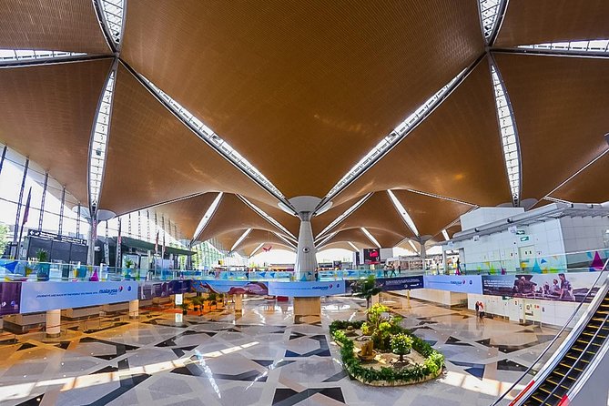 Arrival Transfer : Kuala Lumpur Airport - The Route Notes: Putrajaya Bridges and a Big Man-Made Lake
