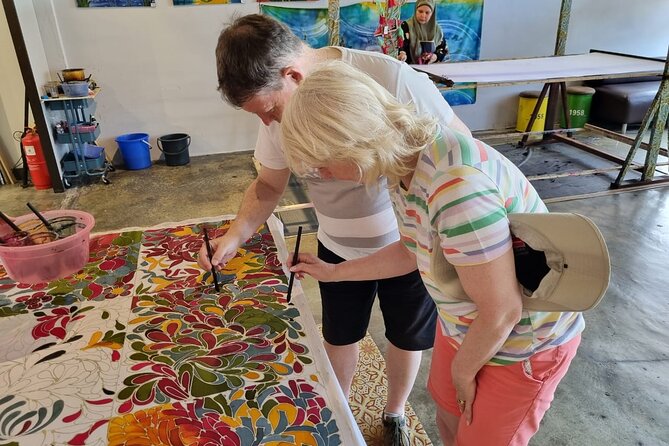 Batu Caves & Genting Highlands Highlights with Cultural Crafts - Stop 5: Jadi Batek Gallery, seeing batik design and printing up close