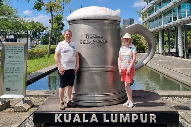 Batu Caves & Malaysian Handicraft Tour: Pewter & Batik Experience - Guides, pickup, and why small groups matter