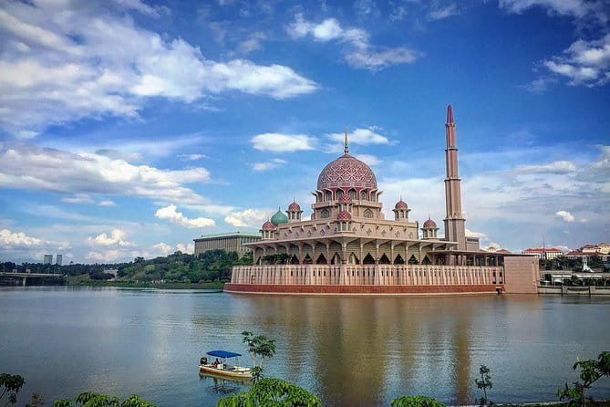Batu Caves & Putrajaya Highlights: Landmarks & Botanical Garden - Private Pickup That Gets You Out of Kuala Lumpur Fast