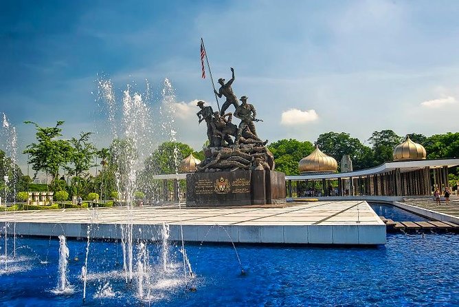 Best of Kuala Lumpur City Tour Including National Museum and National Monument - Masjid Negara: The 1960s Mosque That Defines the Skyline Feeling