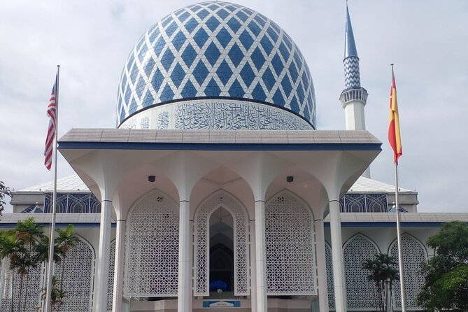 Blue Mosque And Batu Caves Private Tour from Kuala Lumpur - The commute from Kuala Lumpur, and why it matters