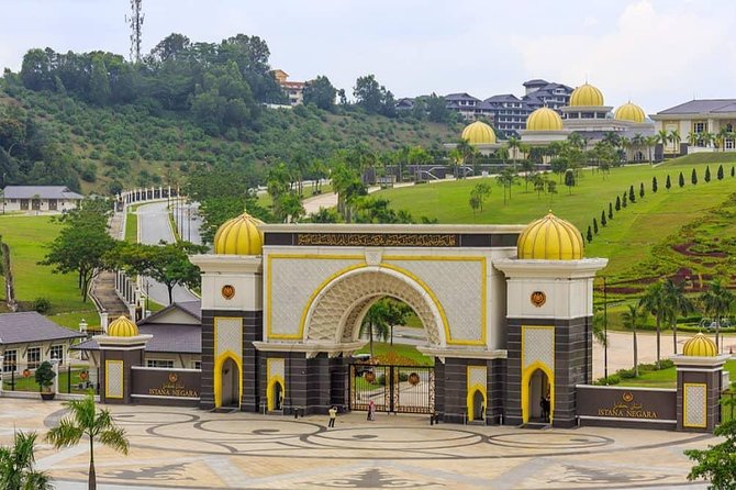 Budget Tour: Full Day Putrajaya, Batu Caves & Kuala Lumpur City - National Monument and Masjid Negara: Meaningful Stops, Short Visits