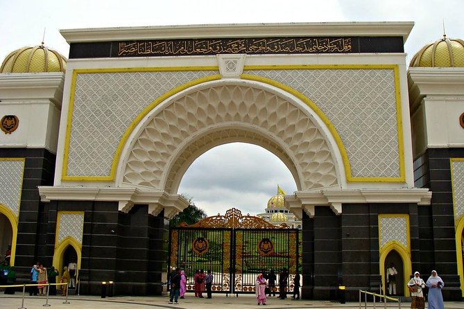 Cruise Shore Excursions: Port Klang - Batu Caves: The Stair Climb, Monkey Rules, and What to Wear