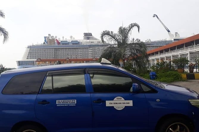 Day Trip from Port Klang Kuala Lumpur Famous Landmarks with Lunch - Batu Caves: the 300-stair climb and the 40-meter Murugan