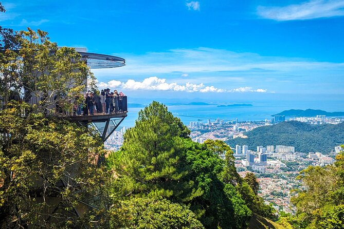 Discover Penang's Best: Hill, Beach, Botanic Gardens & Kek Lok Si - Kek Lok Si Temple: included access to a major spiritual landmark