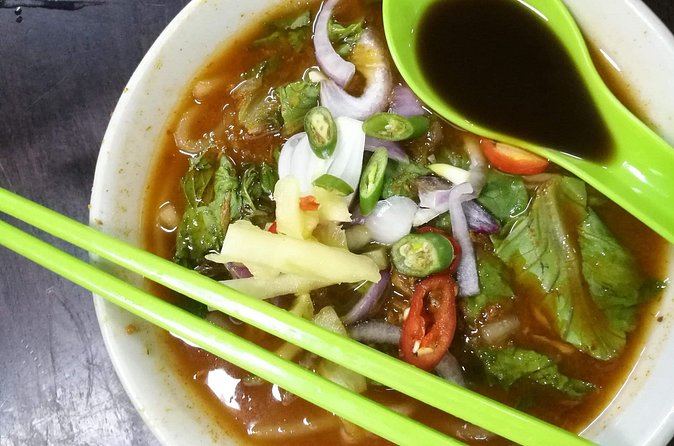 Eat Like A Local: Penang Street Food Tour - Stop 2: Clan Jetty snacks, plus jetties, tea, and local backstories