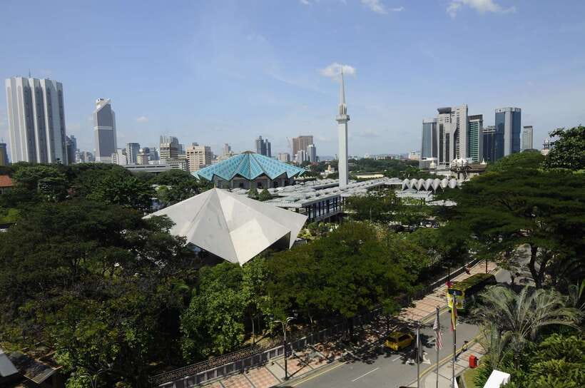 From Kuala Lumpur: Batu Caves Cultural Temple Tour - Batu Caves: the 272 steps, golden statue, and Cathedral Cave time