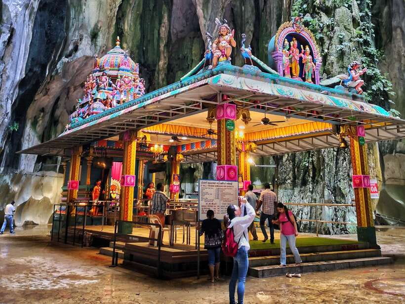 From Kuala Lumpur: Colmar Tropicale and Batu Caves Day Trip - Driver guidance, language comfort, and how the day really feels