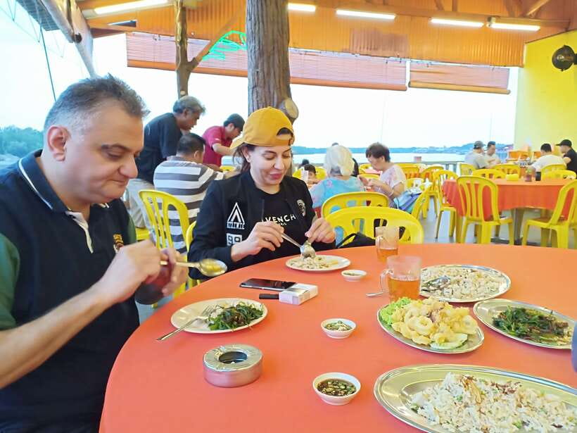 From Kuala Lumpur: Fireflies Tour and Seafood Dinner - Wildlife encounters that start in daylight and continue at night