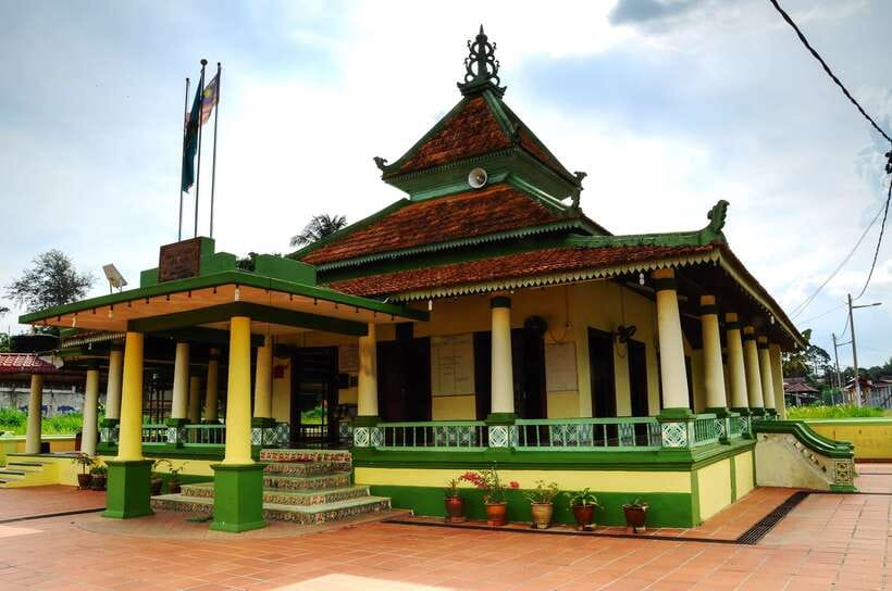 From Kuala Lumpur: Full-Day Historical Tour of Malacca - Cheng Hoon Teng and Admiral Cheng Ho, Religion and History in One Place