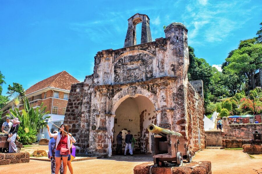 From Kuala Lumpur: Historical Melaka Day Tour with Lunch - The lunch stop: included local food, drinks on you