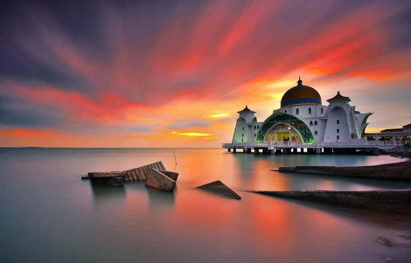 From Kuala Lumpur: Historical Private Malacca Day Tour - The Melaka Sultanate Palace Museum: a guided reset before the mosque views