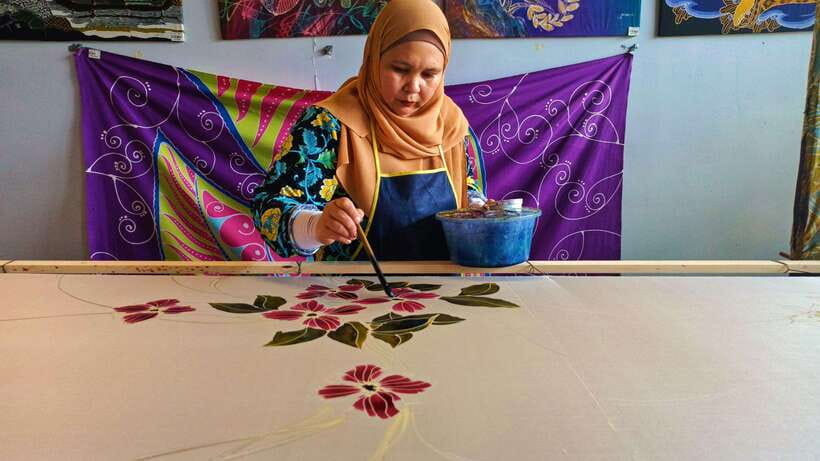 From Kuala Lumpur: Private Batu Caves Cultural Tour - Traditional Batik at East Coast Batik (Batik CHONG): Craft, Color, and What It Costs
