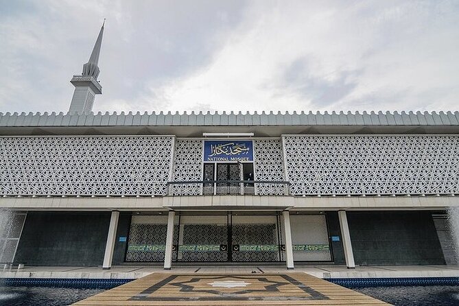 Full Day Kuala Lumpur City Tour with Petronas Twin Tower Tickets - Royal Selangor Visitor Centre: the clever “Malaysia story” stop