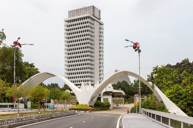 Full Day Kuala Lumpur City Tour with Petronas Twin Tower Tickets - National Textile Museum near Sultan Abdul Samad: a free culture breather