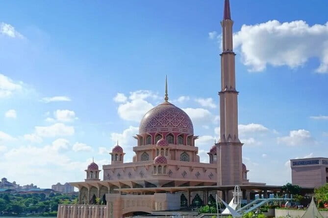 Genting Highlands & Batu Caves Include Cable Car Tickets - Genting Strawberry Leisure Farm: a calm pocket on the way up