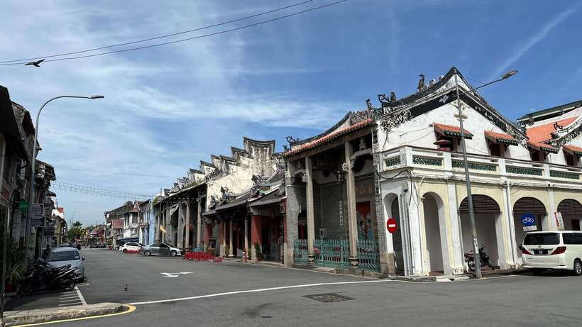 George Town: Heritage Walking Tour with Street Food Tasting - How a 4-hour walking pace fits George Town