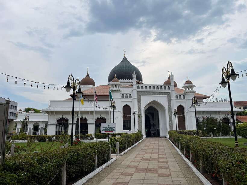 George Town: Heritage Walking Tour with Street Food Tasting - Street food sampling: what you should plan to try