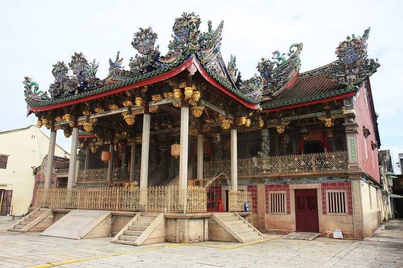 George Town: Private Half-Day Historical City Tour - Pulau Tikus and Reclining Buddha Temple Details You Might Miss on Your Own