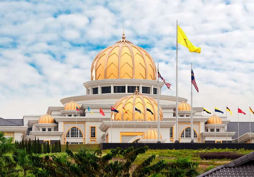 Half-Day Kuala Lumpur Exploration Tour - Masjid Negara: When Dress Code Is Part of the Experience