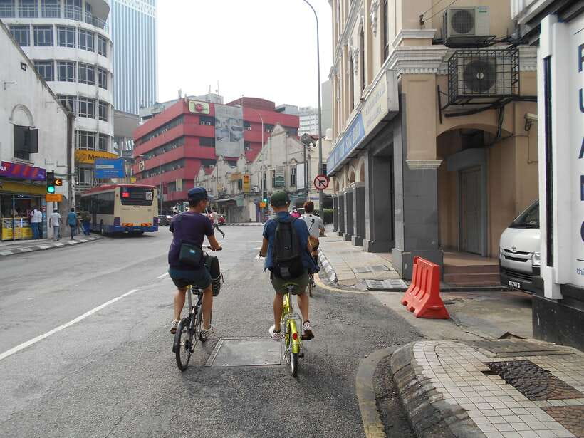 Hidden Kuala Lumpur: 4-Hour Bike Tour - From KL City Gallery to Sultan Abdul Samad, then straight into the maze