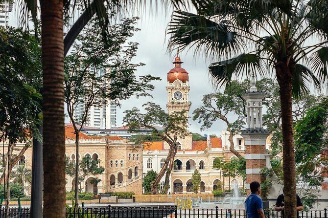 Highlights & Hidden Gems With Locals: Best of Kuala Lumpur Private Tour - Merdeka Square and Kuala Lumpur City Gallery: Independence Without the Stuffiness
