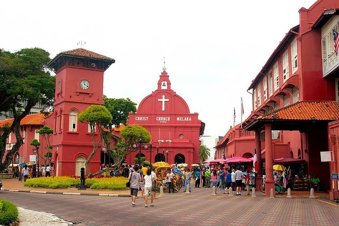 Historical Melaka Day Tour - Jonker Street free time, food browsing, and crowd reality