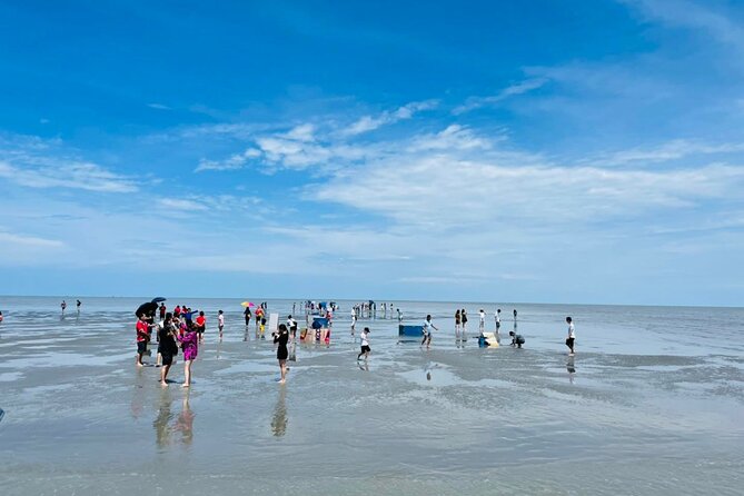 Instagrammable Kuala Selangor Sky Mirror Tour with Transfer - The day schedule, from Bukit Bintang pickup to rice fields and temple time