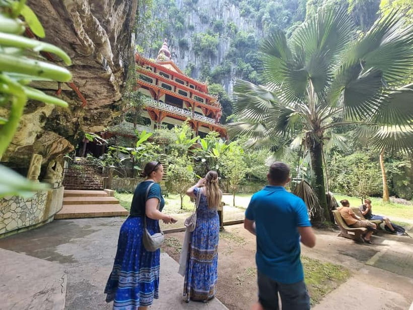 Ipoh Cave Temples Tours - Stalagmites, stalactites, and how to see cave nature well
