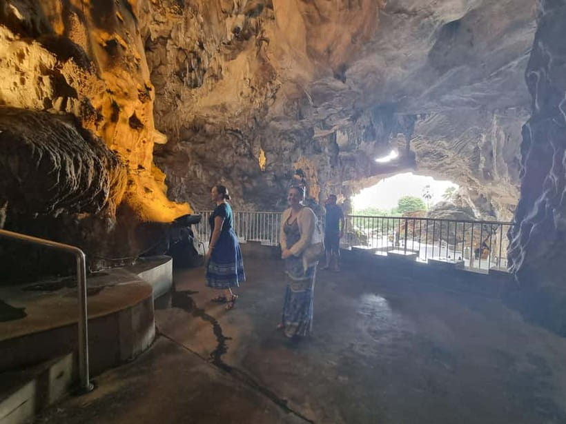 Ipoh Cave Temples Tours - Food stops that feel local, not staged