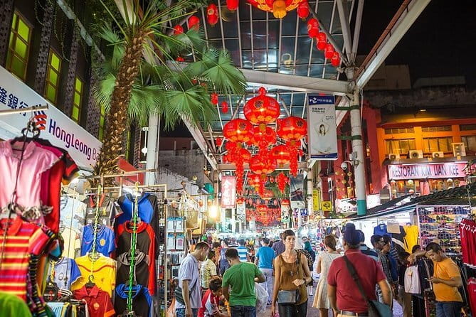 KL's Vespa Sprint - Stop 5: tasting famous Malaysian fruits and fresh produce