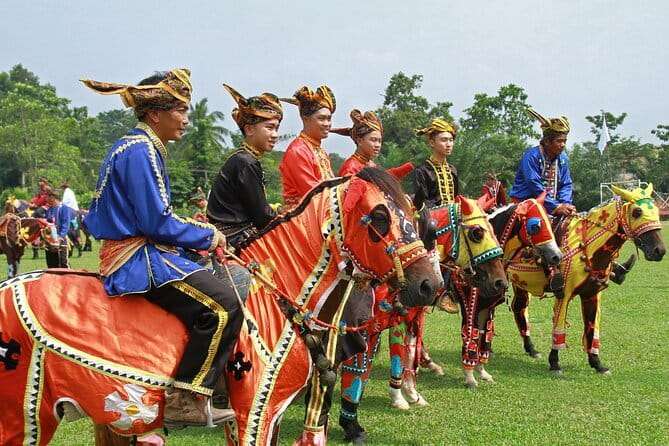 Kota Kinabalu Half Day City Tour with Professional Tour Guide - The transport and group size details that matter more than you think