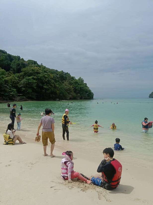 Kota Kinabalu: Manukan & Sapi Islands Snorkeling with Lunch - Packing Like a Pro for Sun, Water, and Quick Changes