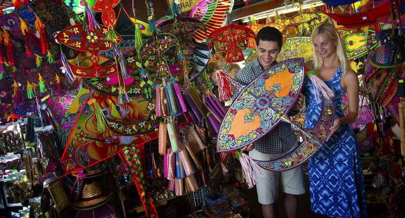 Kuala Lumpur: 4-Hour Authentic Local Markets & Event Tour - Chinatown with shopping time: souvenirs, bargaining, and crowds