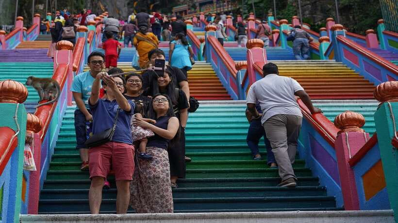 Kuala Lumpur 4-Hour Religious Harmony Tour - Thean Hou Temple: 6 tiers, the Goddess of Heaven, and hilltop views that change your whole perspective