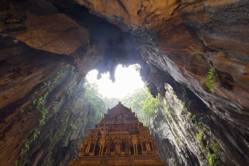 Kuala Lumpur: Batu Caves & Genting Private Day Trip - The Batik Factory Stop: Watching Handwork You Can Actually See