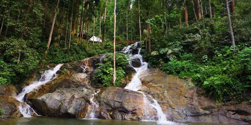 Kuala Lumpur: Batu Caves, Ramayana Caves & Kanching Falls - Kanching Falls Rainforest Walk: Seven Tiers, Swim Time, and Shoe-Saving Advice