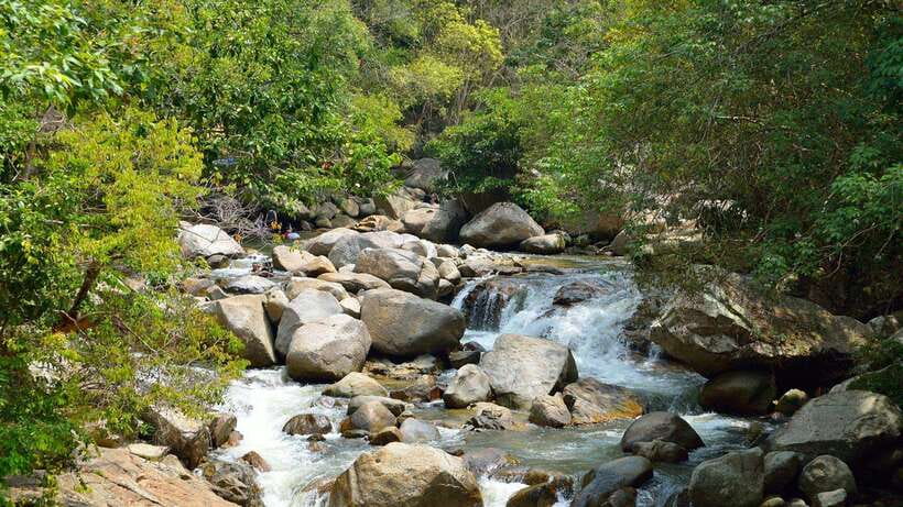 Kuala Lumpur: Batu Caves, Ramayana Caves & Kanching Falls - Should You Book This Batu Caves and Kanching Falls Day Tour?