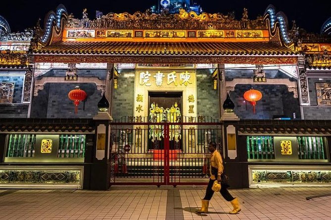 Kuala Lumpur by Night: Cultural Sights, City Lights & Local Vibes - Petronas Twin Towers photostop: yes, you should plan your photos
