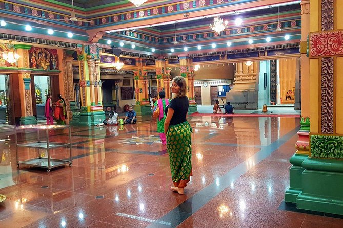 Kuala Lumpur by Night: Cultural Sights, City Lights & Local Vibes - Chinatown after dark: shopping, street snacks, and people-watching