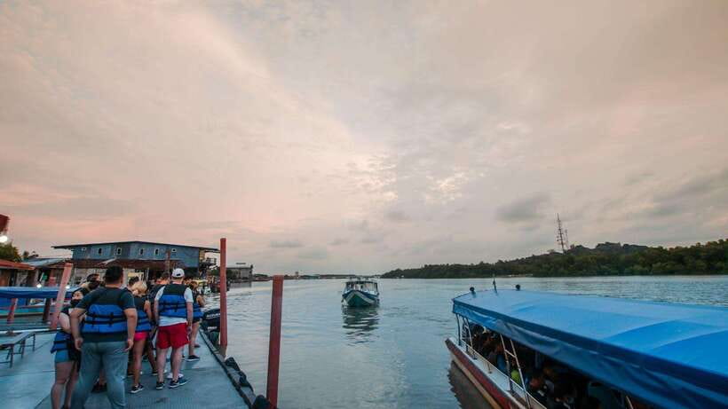 Kuala Lumpur: City Sights, Batu Caves and Fireflies Day Trip - Yang Ming Seafood dinner: fuel for the night boat
