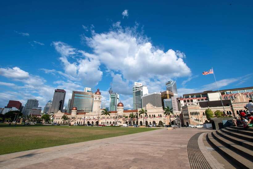 Kuala Lumpur: City Sights, Batu Caves and Fireflies Day Trip - Guide quality and photo help: why Wan, Jaya, Prema, and others matter