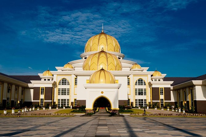 Kuala Lumpur City Tour - Half Day - Stop 3: National Mosque (Masjid Negara) for Scale, Space, and Green Setting