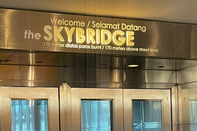 Kuala Lumpur City Tour with Petronas Twin Tower Admission Ticket - Sultan Abdul Samad Building and Dataran Merdeka: Moorish details and big square energy