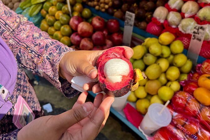 Kuala Lumpur Food Tour with 12+ Authentic Dishes & Local Secrets - Stop-by-stop: from breakfast lanes to Merdeka Square heritage walking